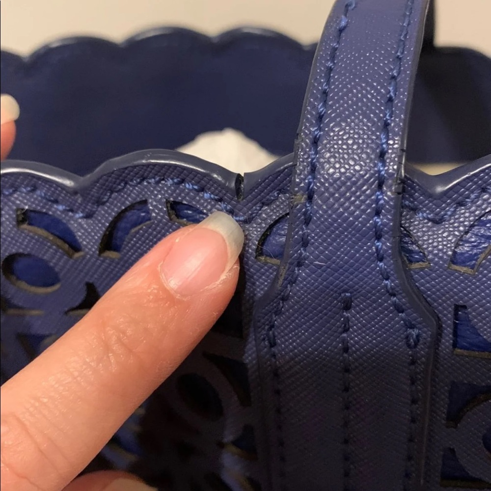SALE! Tory Burch Kelsey leather Tote - Picture 8 of 8
